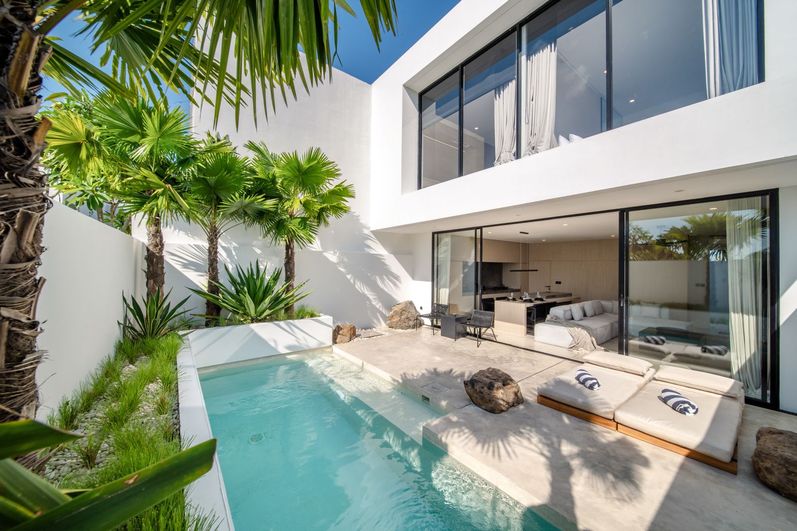 NEUTRAL MODERN-MINIMALIST VILLA